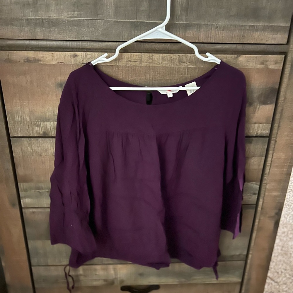 Brand is Levi’s, size L